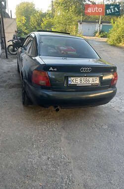 Седан Audi A4 1996 в 