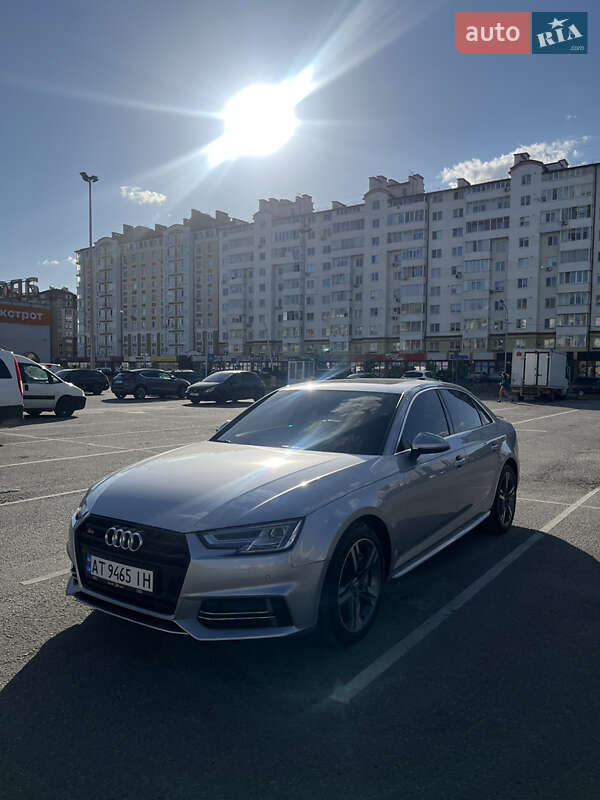 Седан Audi A4 2018 в Ивано-Франковске