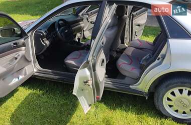 Седан Audi A4 1998 в 