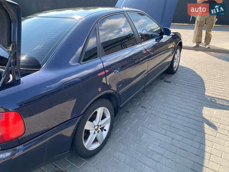 Седан Audi A4 1998 в Киеве