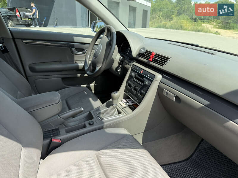 Седан Audi A4 2004 в Львове
