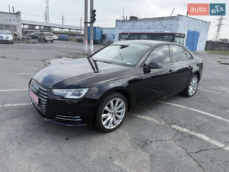 Седан Audi A4 2016 в Горішніх Плавнях