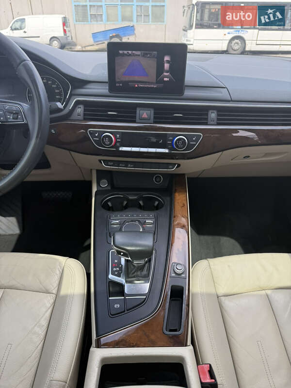 Седан Audi A4 2016 в Горішніх Плавнях