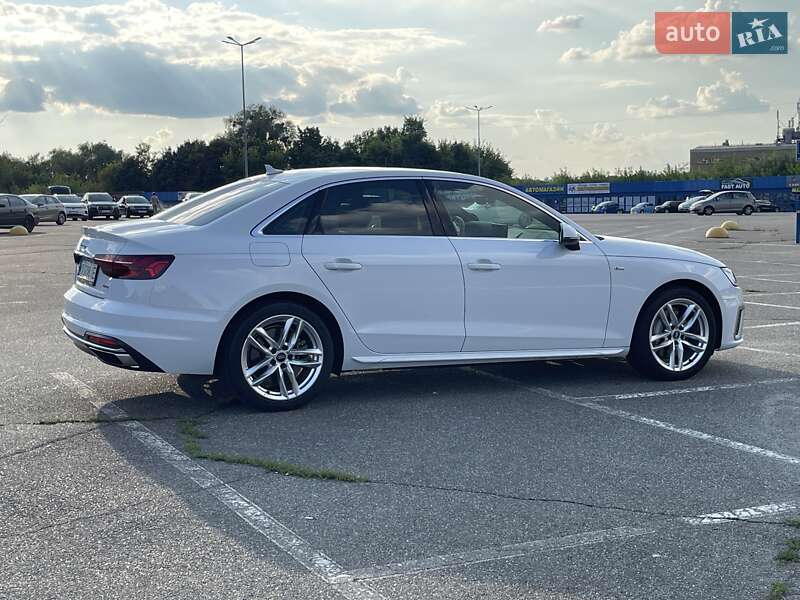 Седан Audi A4 2019 в Киеве