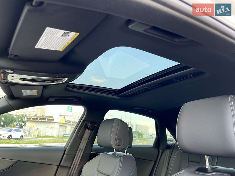 Седан Audi A4 2019 в Киеве