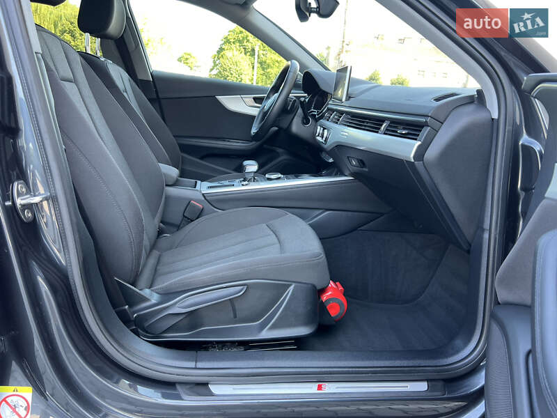Седан Audi A4 2018 в Дрогобыче