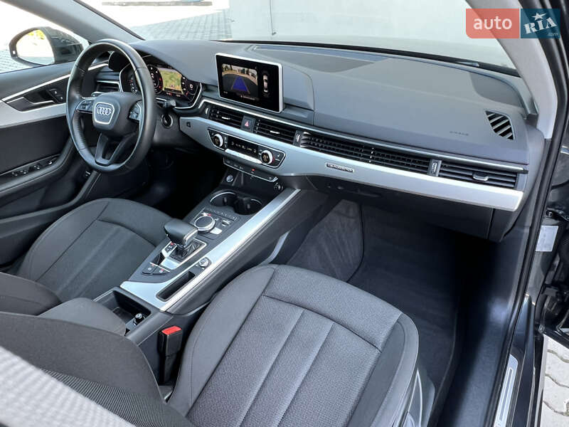 Седан Audi A4 2018 в Дрогобыче