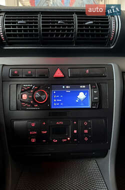 Седан Audi A4 2000 в 