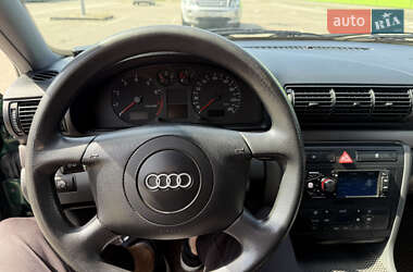 Седан Audi A4 2000 в 