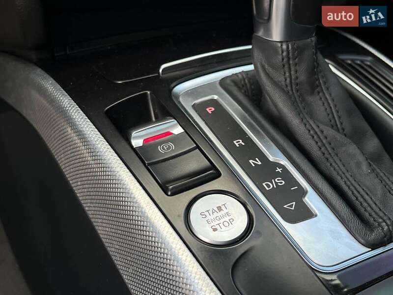 Седан Audi A4 2015 в Львове