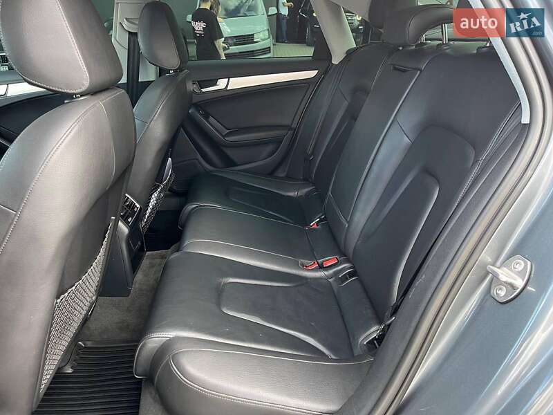 Седан Audi A4 2015 в Львове
