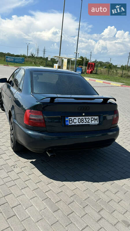 Седан Audi A4 1995 в 