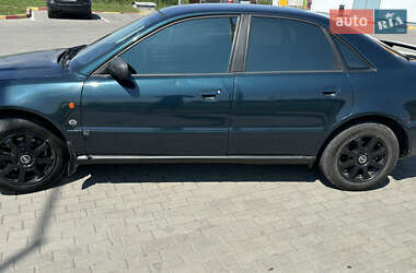 Седан Audi A4 1995 в 