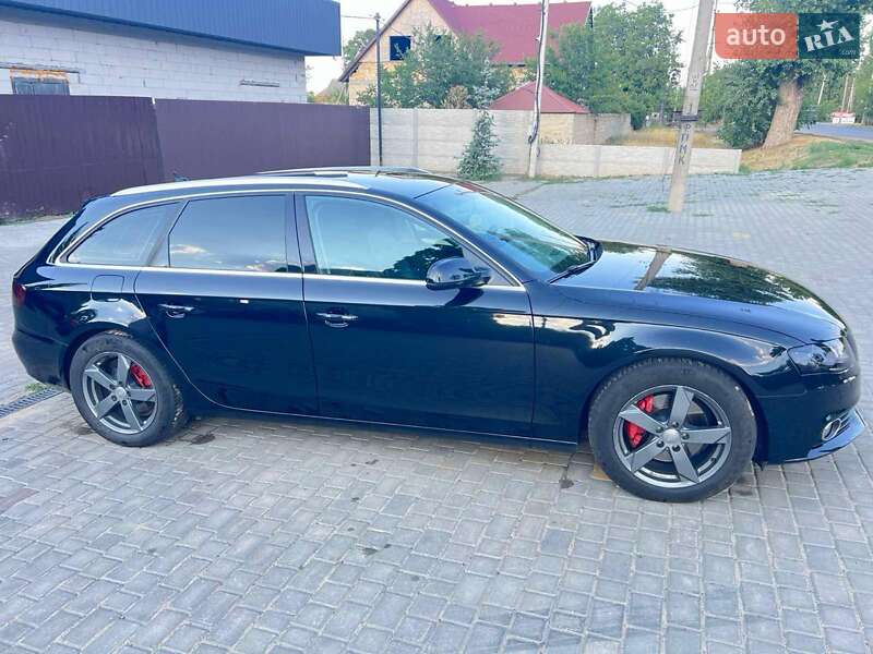 Универсал Audi A4 2011 в Раздельной