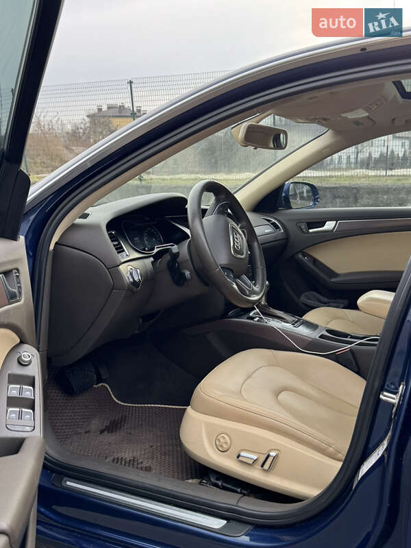 Седан Audi A4 2012 в Киеве