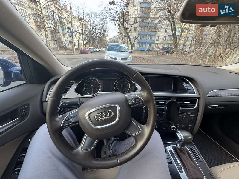 Седан Audi A4 2012 в Киеве