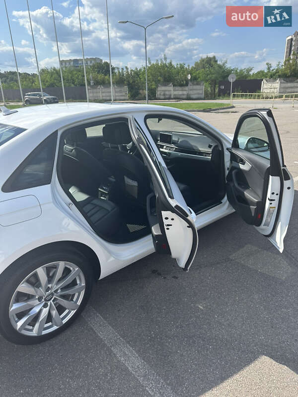 Седан Audi A4 2016 в Киеве
