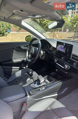 Седан Audi A4 2021 в 