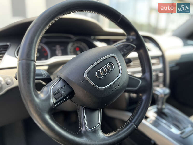 Седан Audi A4 2013 в Львові
