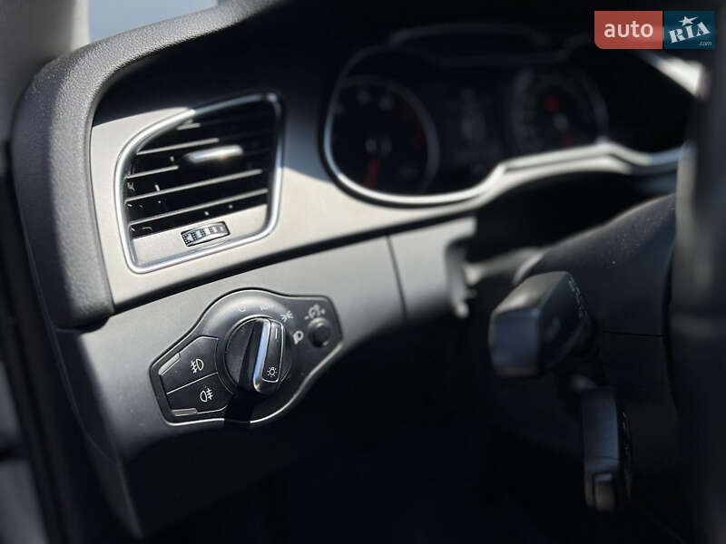 Седан Audi A4 2013 в Львові