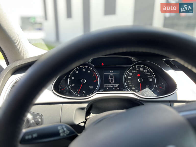 Седан Audi A4 2013 в Львові