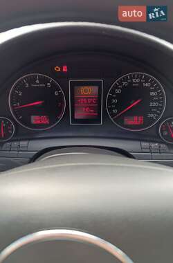 Седан Audi A4 2004 в 