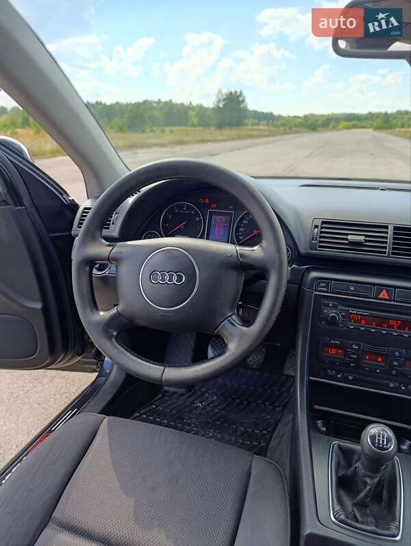 Седан Audi A4 2004 в Любешове