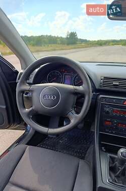 Седан Audi A4 2004 в 