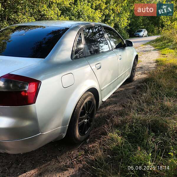 Седан Audi A4 2002 в Глухове