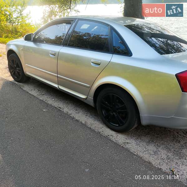 Седан Audi A4 2002 в Глухове