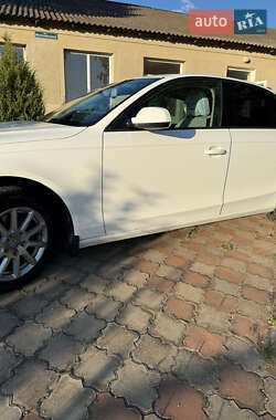 Седан Audi A4 2014 в 