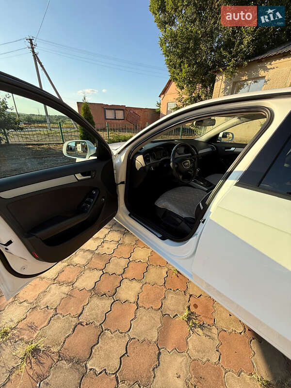 Седан Audi A4 2014 в Ширяево