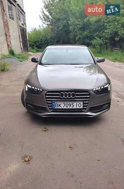 Седан Audi A4 2014 в Рівному