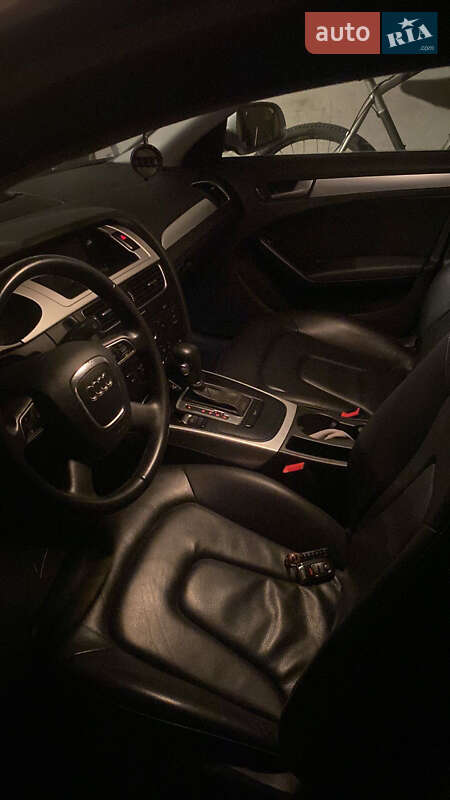 Седан Audi A4 2011 в Глыбокой