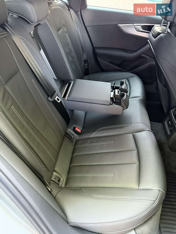 Седан Audi A4 2023 в Киеве