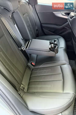 Седан Audi A4 2023 в 