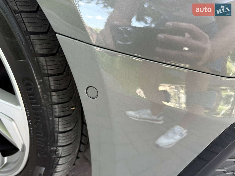 Седан Audi A4 2023 в Киеве
