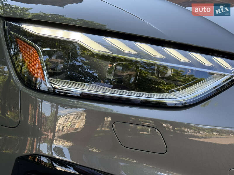 Седан Audi A4 2023 в Киеве