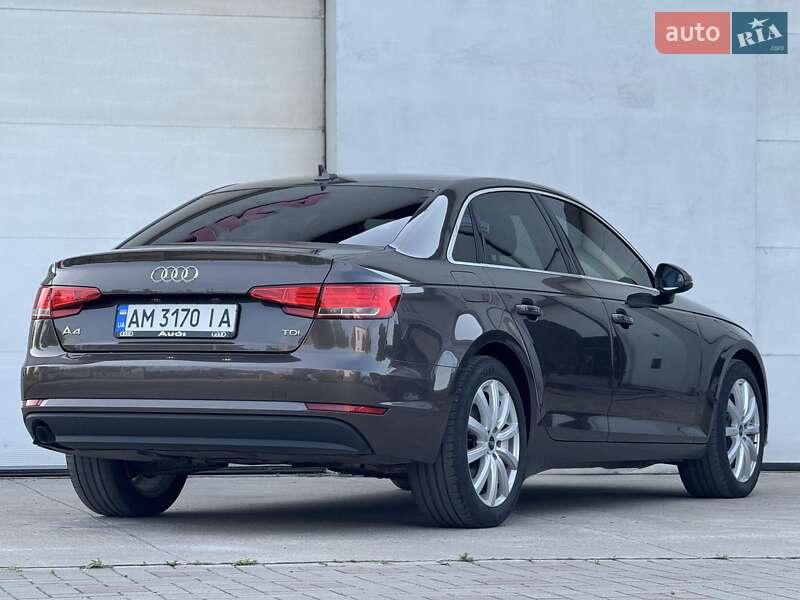 Седан Audi A4 2016 в Сарнах
