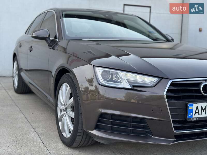 Седан Audi A4 2016 в Сарнах