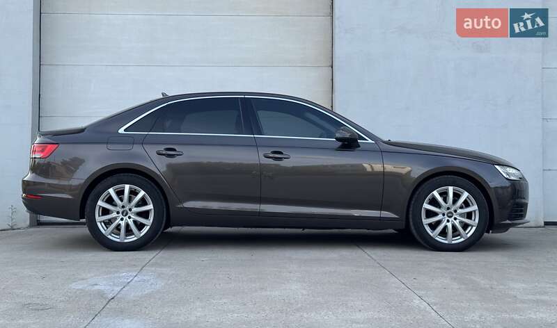 Седан Audi A4 2016 в Сарнах