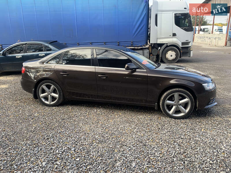 Седан Audi A4 2013 в Кривом Роге