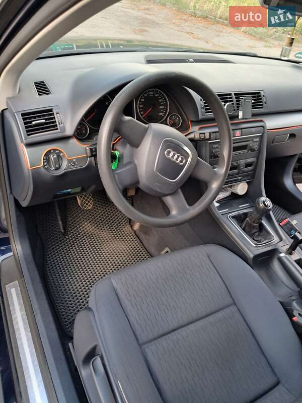 Универсал Audi A4 2005 в Семеновке