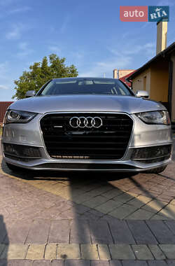Седан Audi A4 2015 в Жовкве