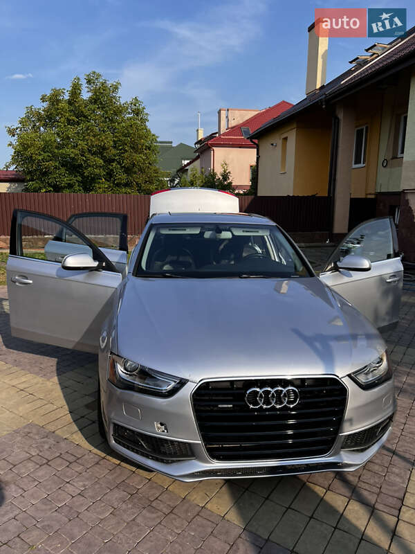 Седан Audi A4 2015 в Жовкве