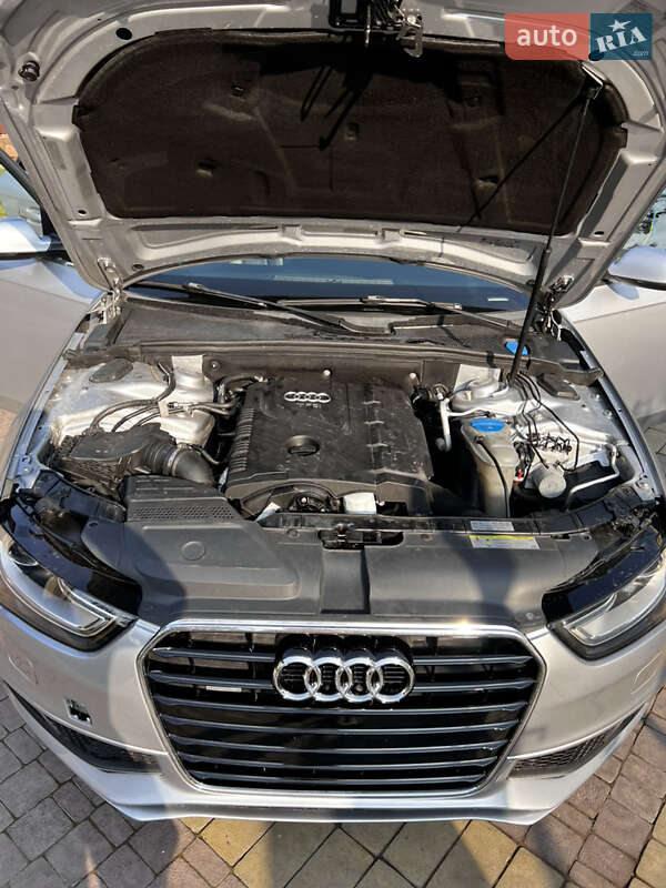 Седан Audi A4 2015 в Жовкве