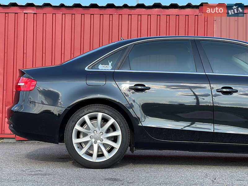 Седан Audi A4 2012 в Киеве