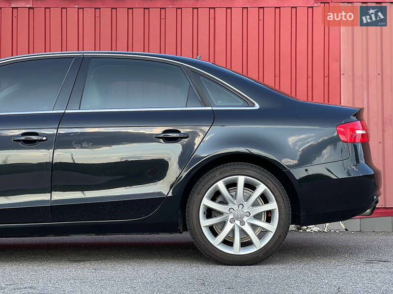 Седан Audi A4 2012 в Киеве