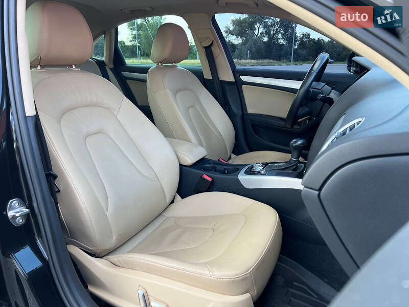 Седан Audi A4 2012 в Киеве