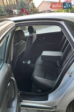 Седан Audi A4 2004 в 